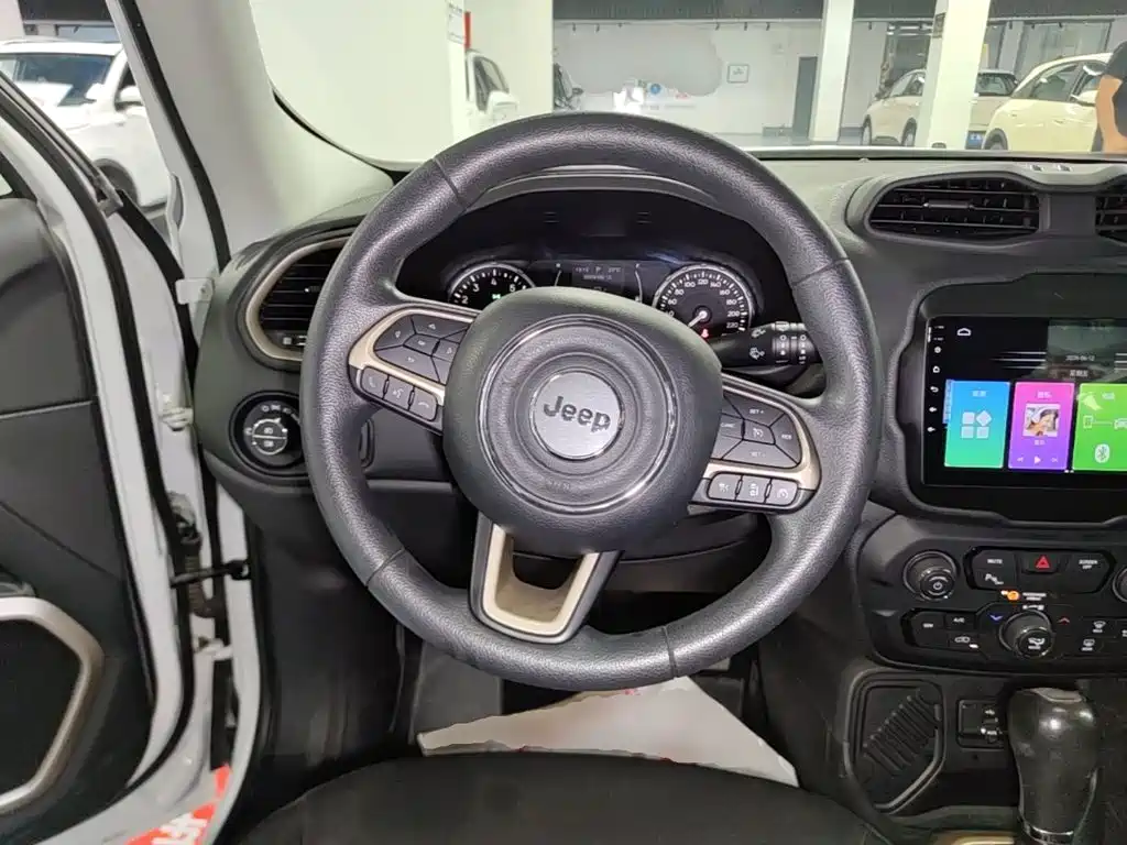 Jeep Renegade 2019 — фото 11