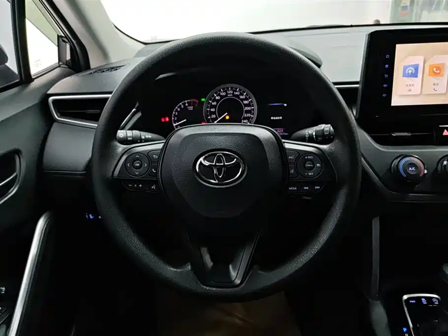 Toyota Corolla Cross 2022 — фото 15