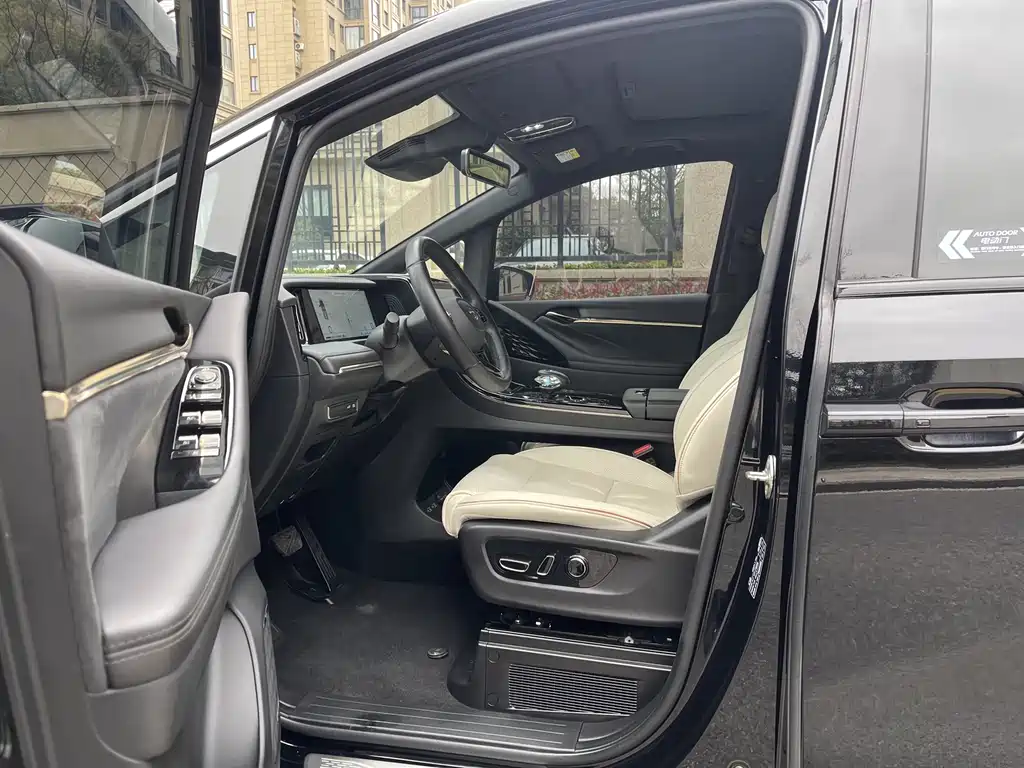 GAC Motor Trumpchi M8 2023 — фото 9