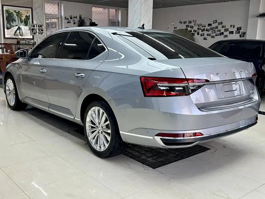 Skoda Superb 2023 — фото 5