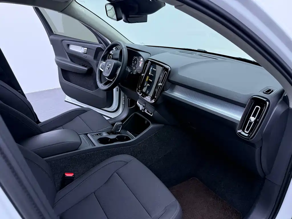 Volvo XC40 2021 — фото 20