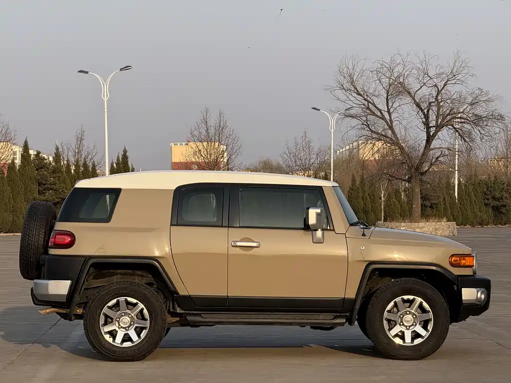 Toyota FJ Cruiser 2020 — фото 8