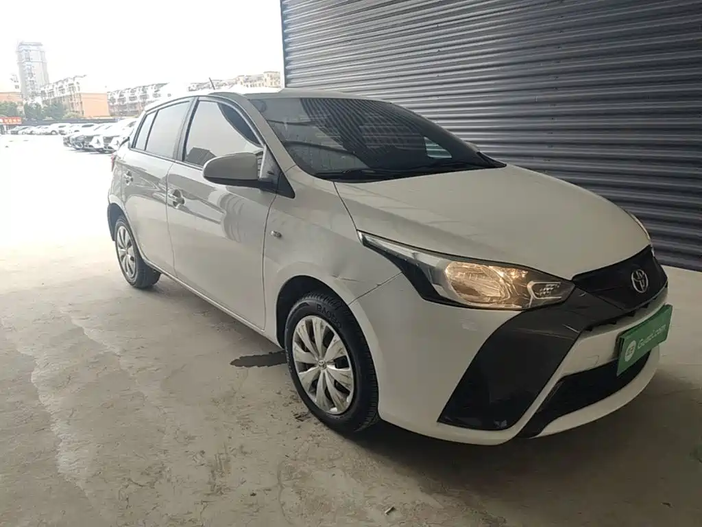 Toyota Yaris L 2017 — фото 4