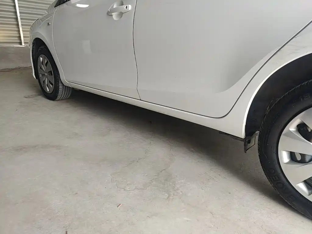 Toyota Yaris L 2017 — фото 22