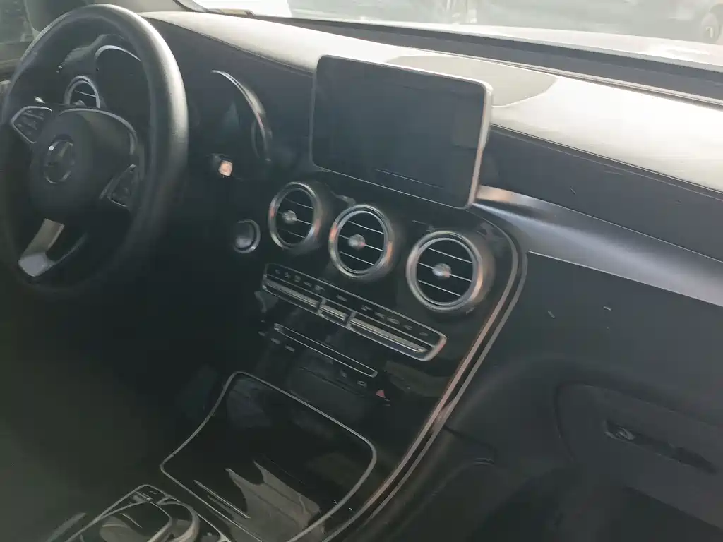 Mercedes-Benz GLC 2017 — фото 12