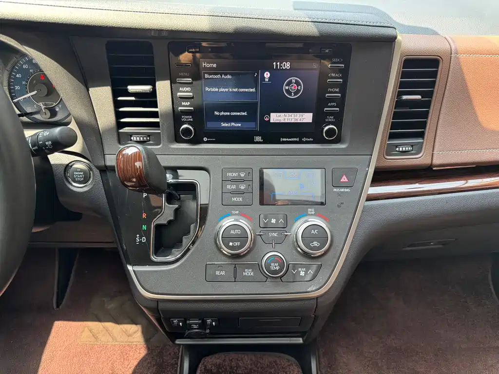 Toyota Sienna 2019 — фото 16