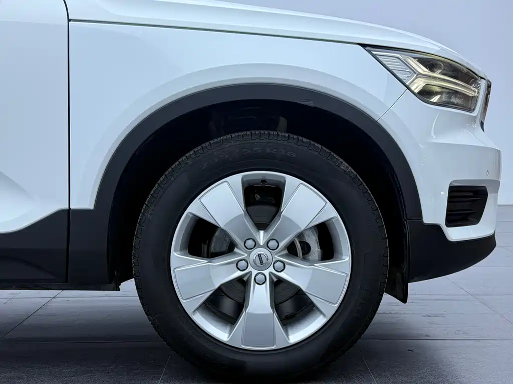 Volvo XC40 2021 — фото 4