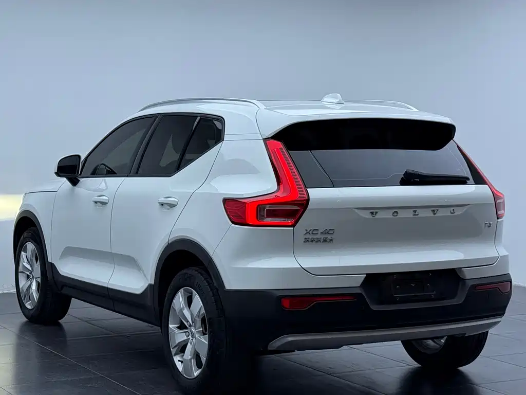 Volvo XC40 2021 — фото 7