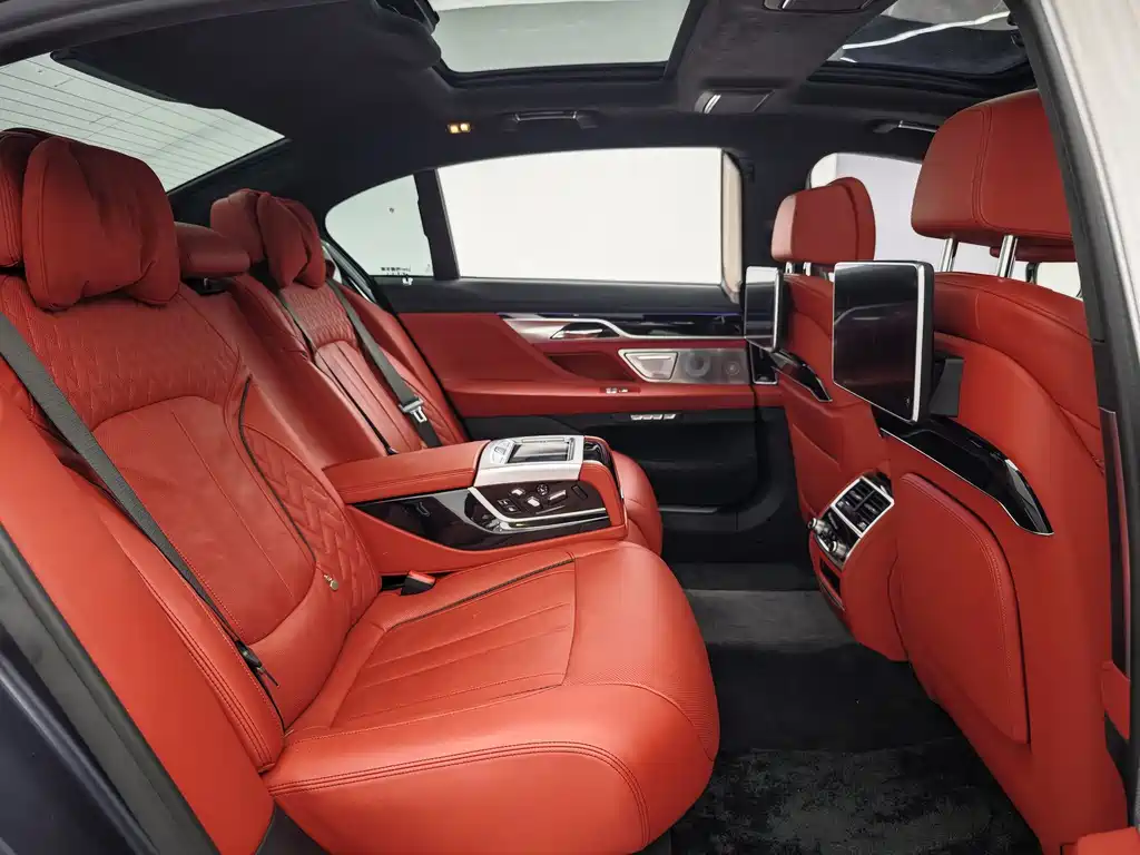 BMW 7 Series 2018 — фото 16