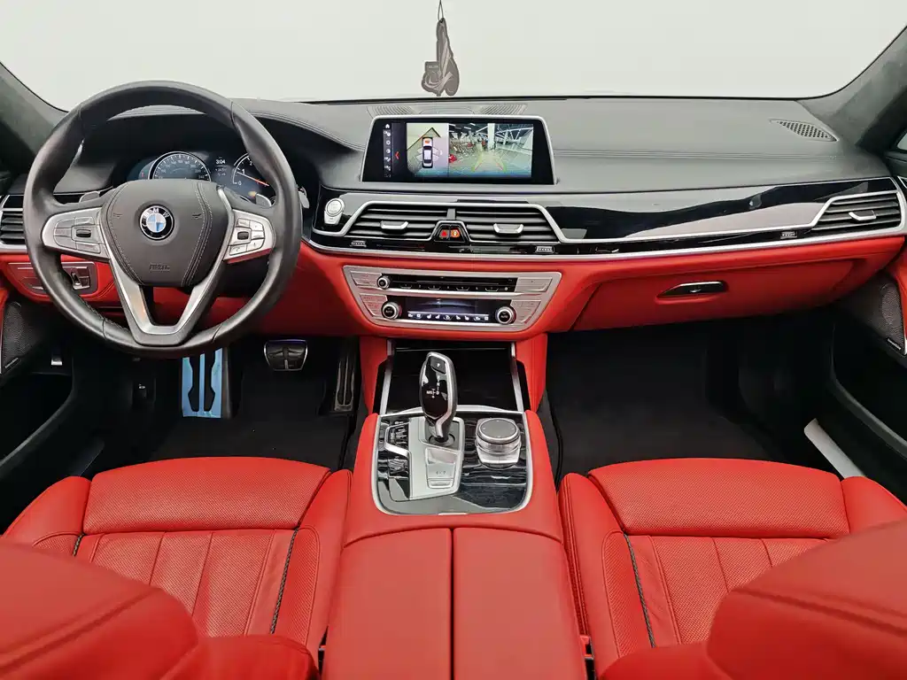 BMW 7 Series 2018 — фото 10