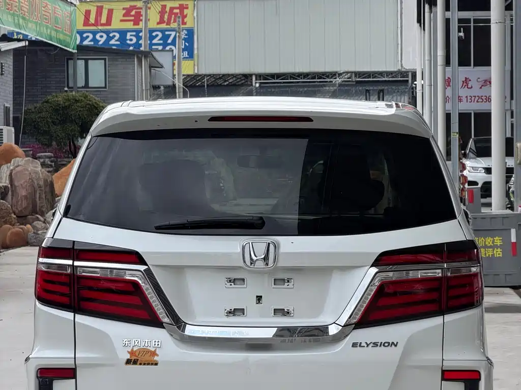 Honda Elysion 2016 — фото 13
