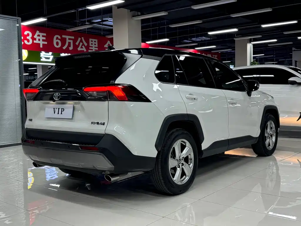 Toyota RAV4 2021 — фото 7