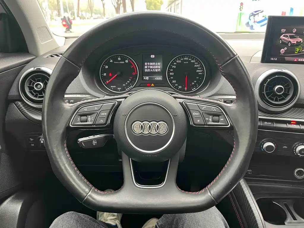 Audi Q2L 2022 — фото 17