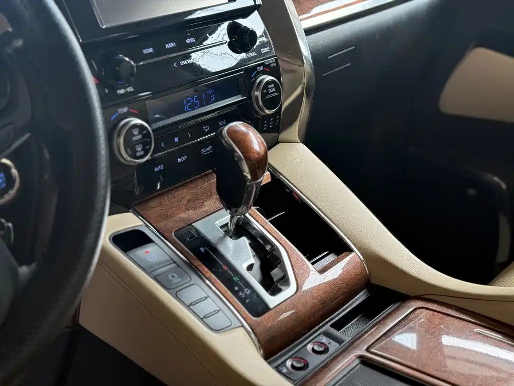 Toyota Alphard 2018 — фото 9