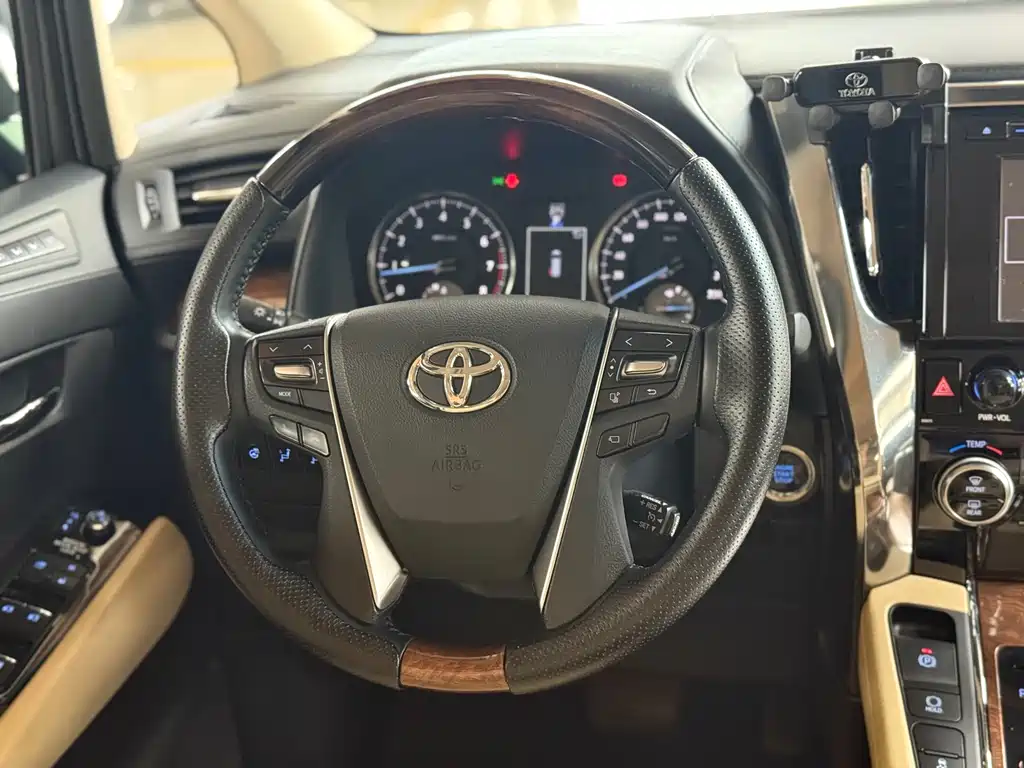 Toyota Alphard 2018 — фото 12