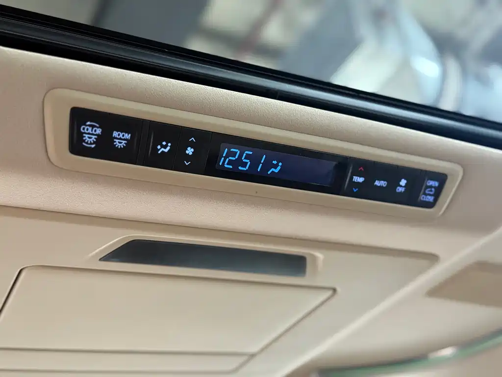 Toyota Alphard 2018 — фото 14