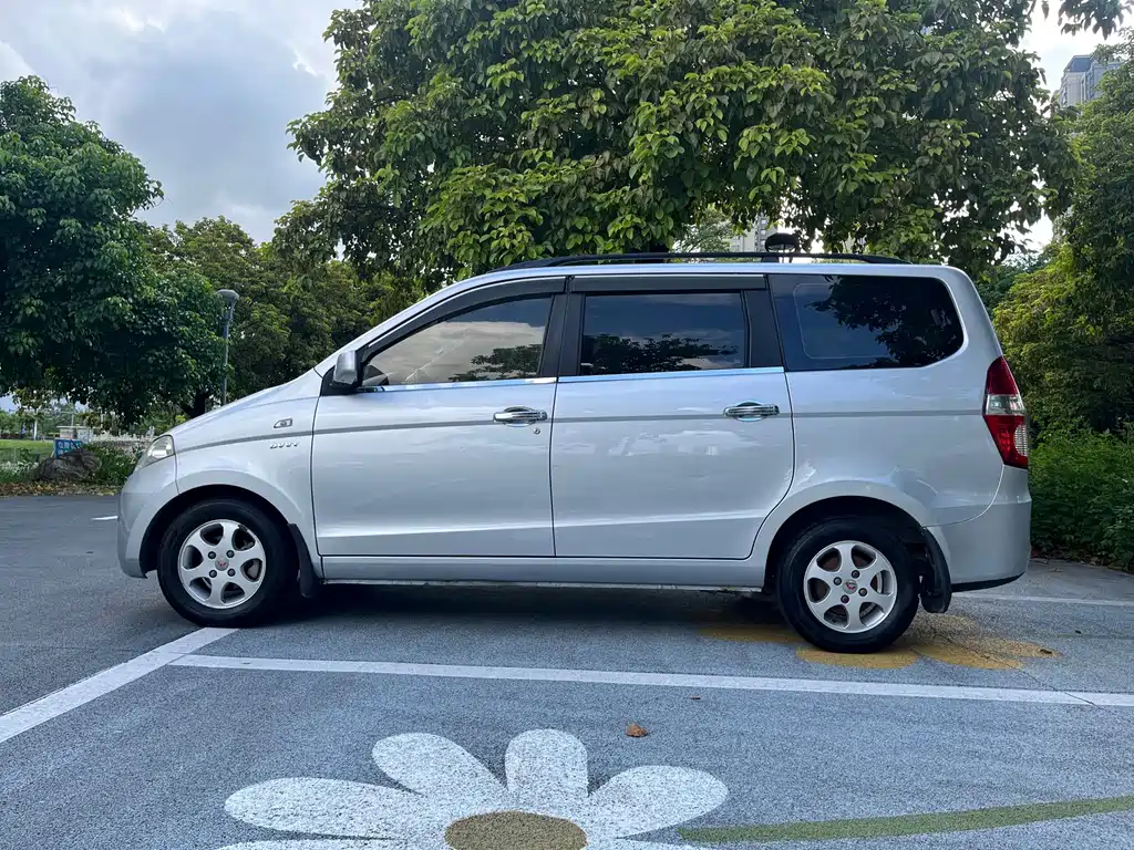 Wuling Hongguang 2014
