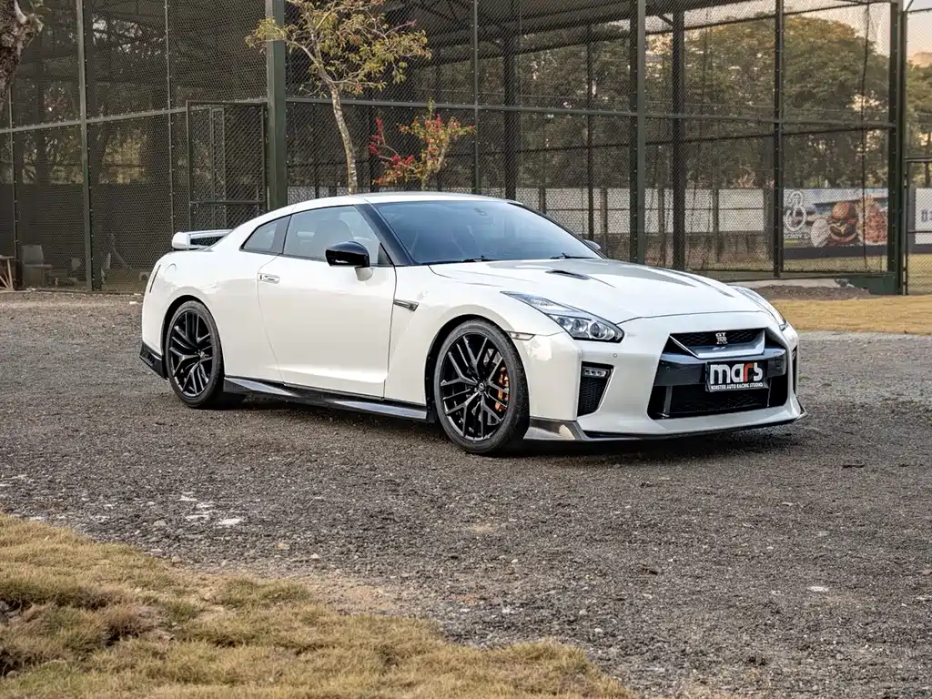 Nissan GT-R 2018 — фото 2