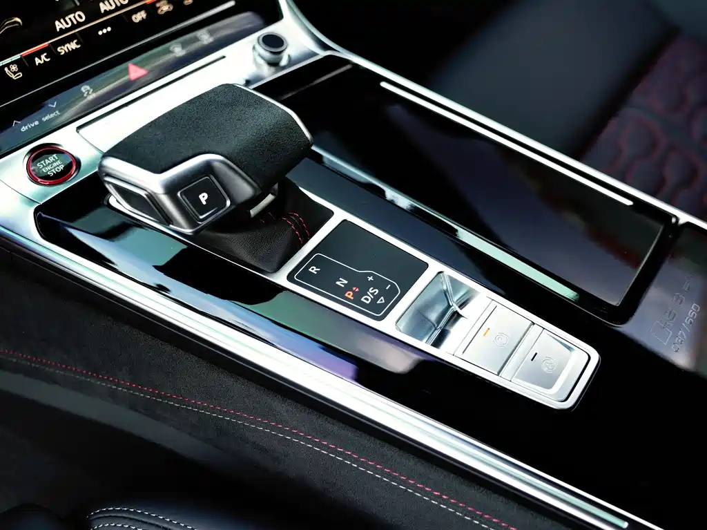Audi RS 6 2025 — фото 11