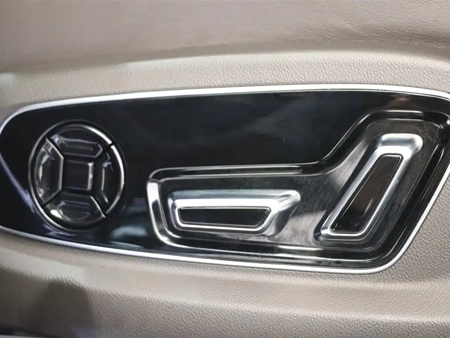 Audi A8 2025 — фото 12