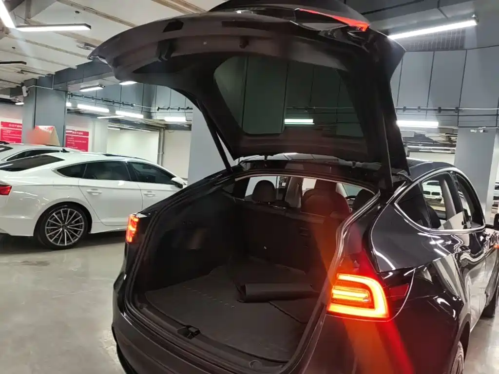 Tesla Model Y 2024 — фото 19