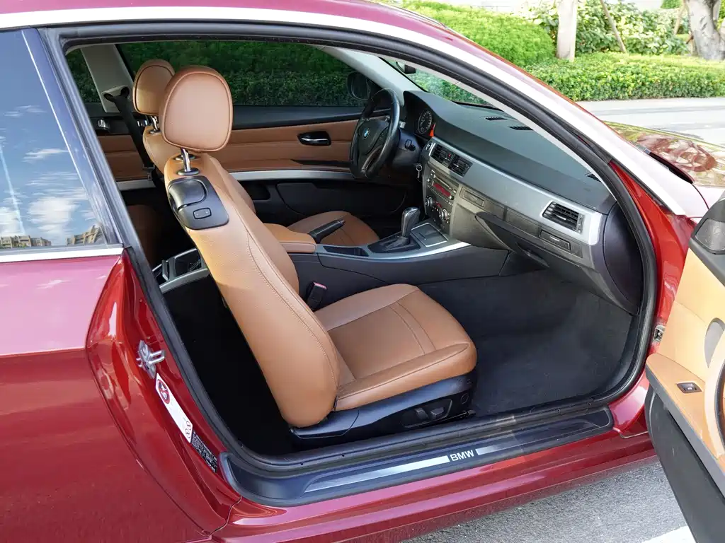 BMW 3 Series 2010 — фото 15