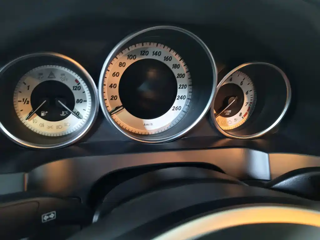 Mercedes-Benz E-Class 2015 — фото 17