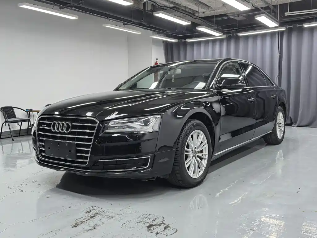 Audi A8 2015 — фото 1