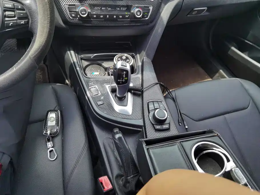 BMW 3 Series 2017 — фото 16
