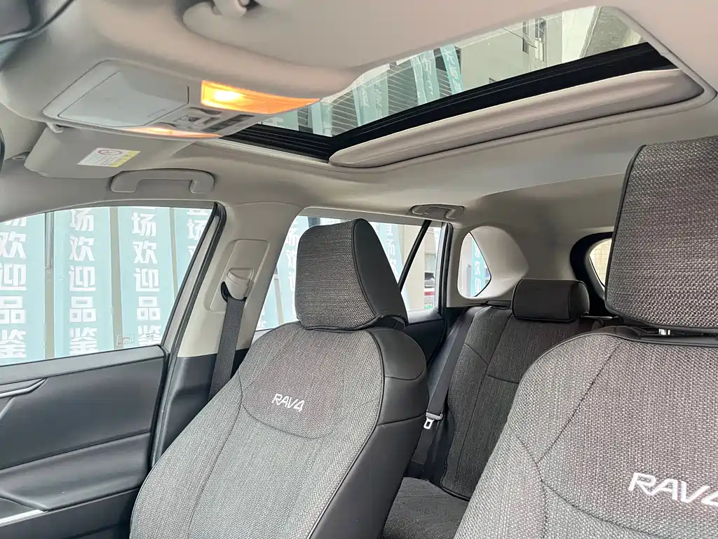 Toyota RAV4 2020 — фото 14