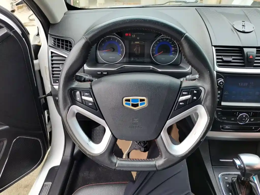 Geely Emgrand 2015 — фото 11