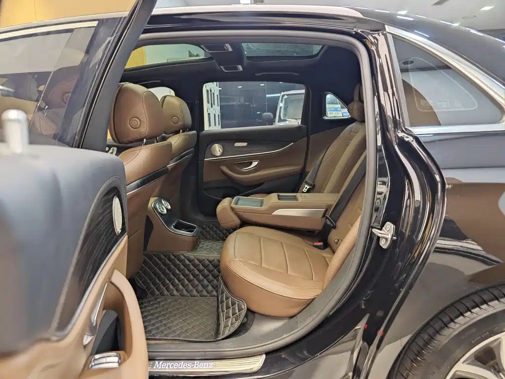 Mercedes-Benz E-Class 2023 — фото 23