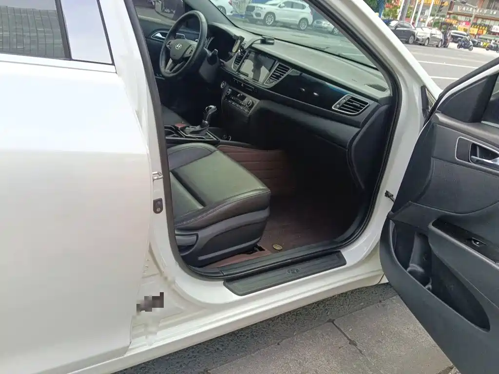 Hyundai Mistra 2015 — фото 20