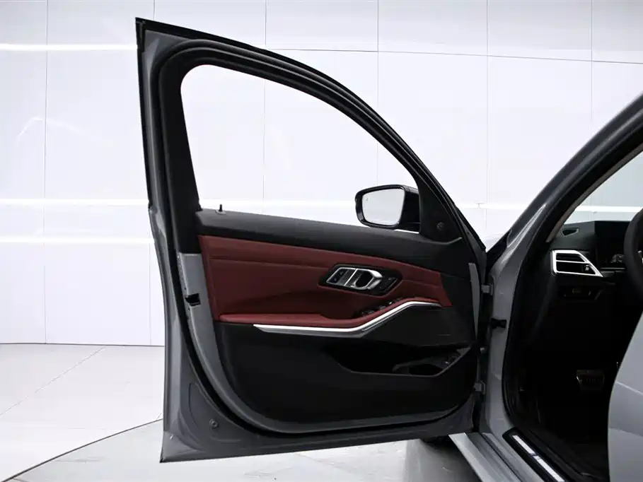 BMW 3 Series 2025 — фото 11