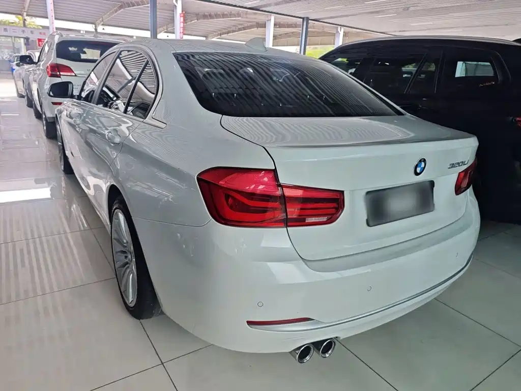 BMW 3 Series 2018 — фото 8