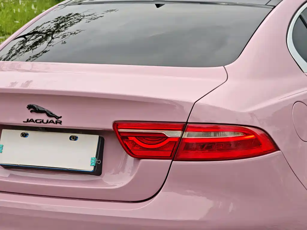 Jaguar XEL 2018 — фото 16