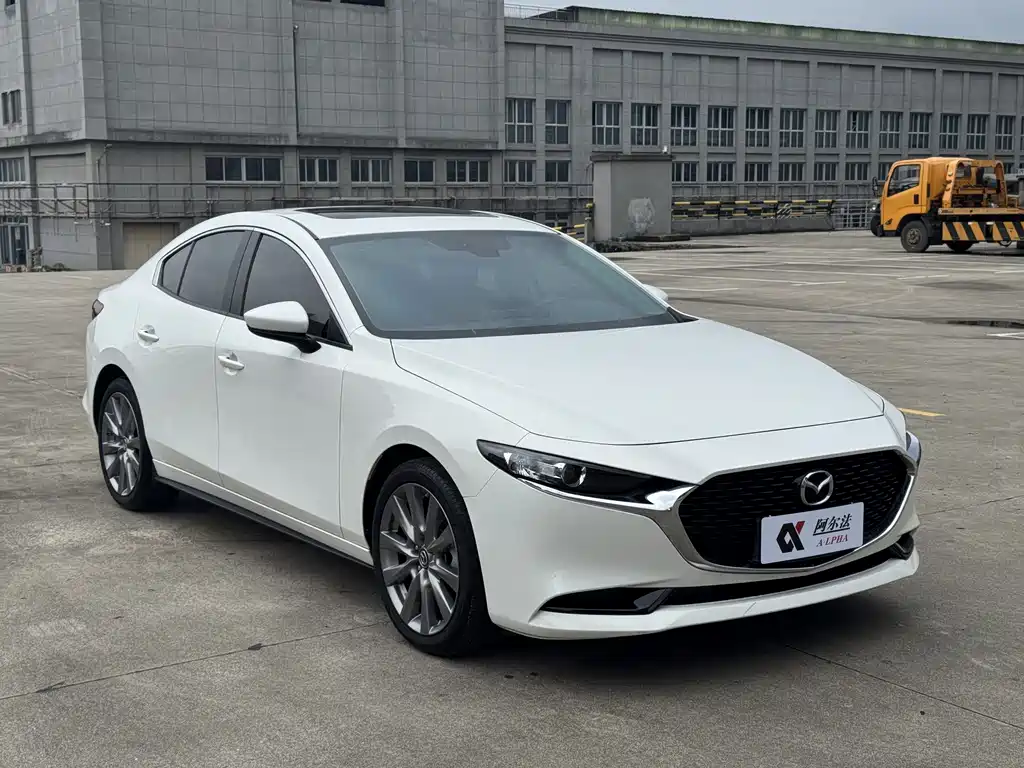 Mazda 3 Axela 2022 — фото 3