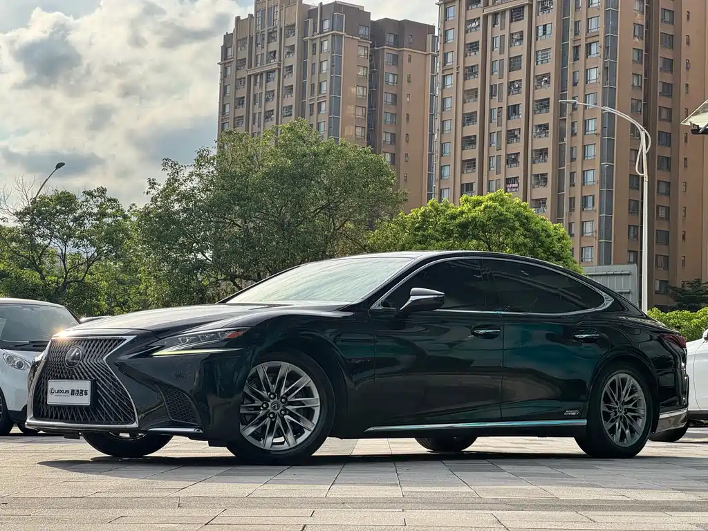 Lexus LS 2020 — фото 1