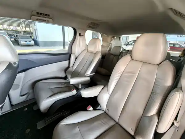 Buick GL8 2012