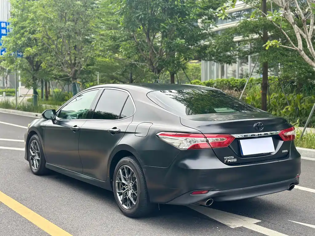 Toyota Camry 2018 — фото 12
