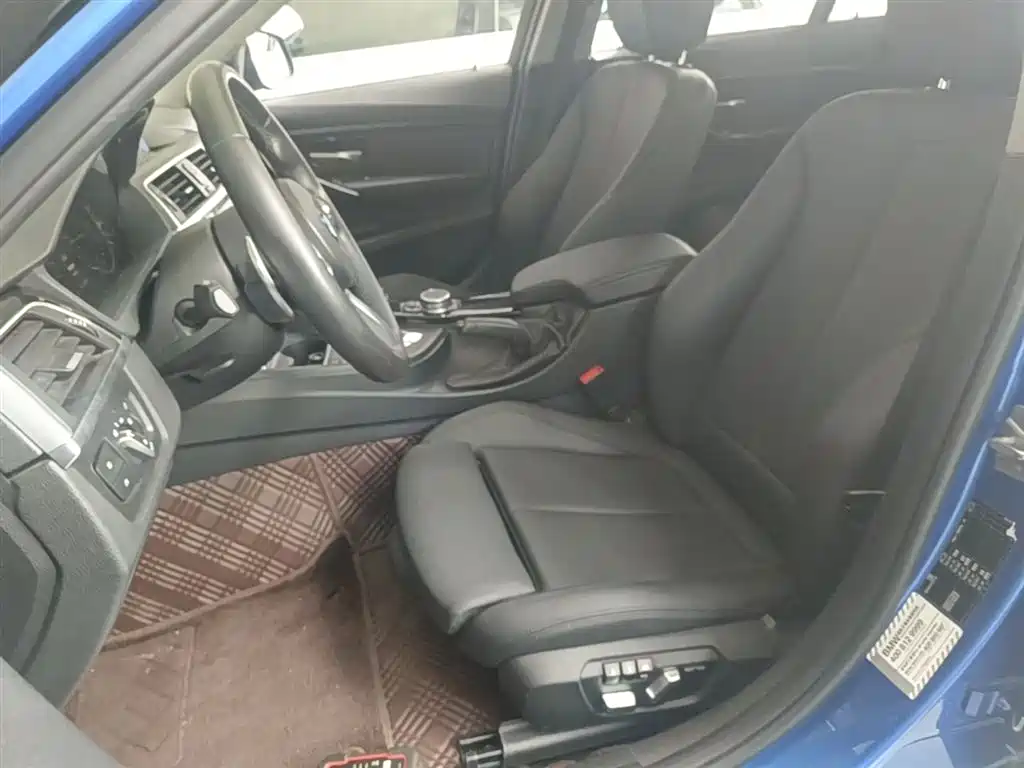 BMW 3 Series 2018 — фото 15