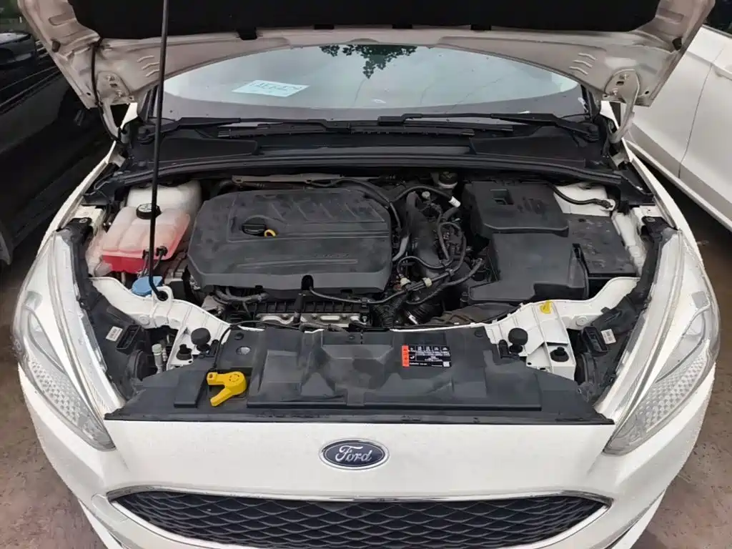 Ford Focus 2016 — фото 16