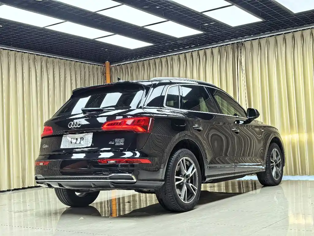 Audi Q5L 2021 — фото 20