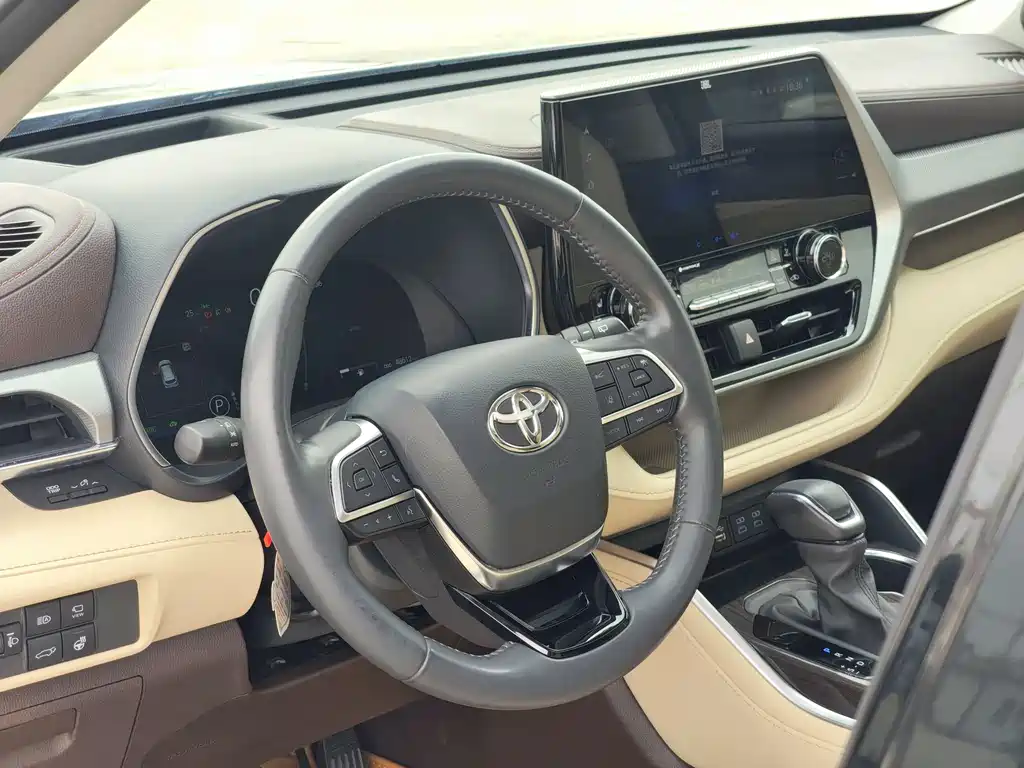 Toyota Highlander 2022 — фото 12
