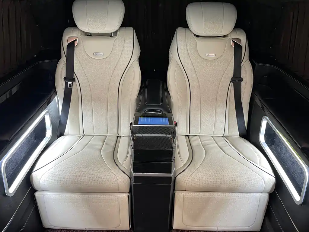 Mercedes-Benz V-Class 2019 — фото 17