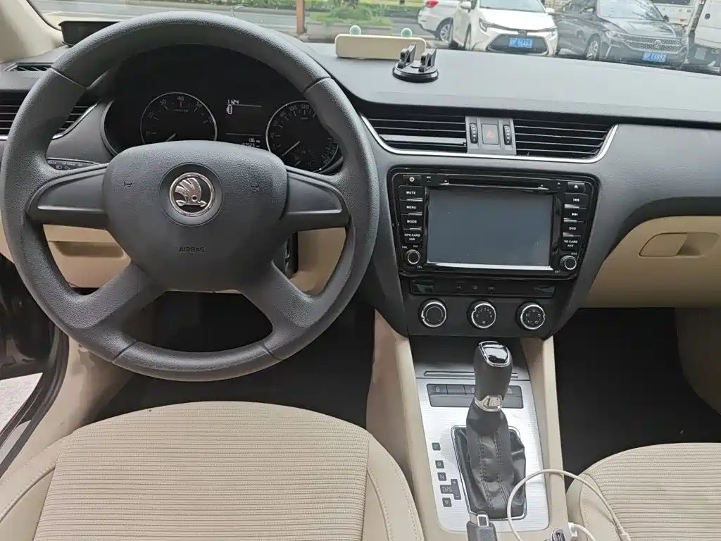 Skoda Octavia 2014 — фото 13