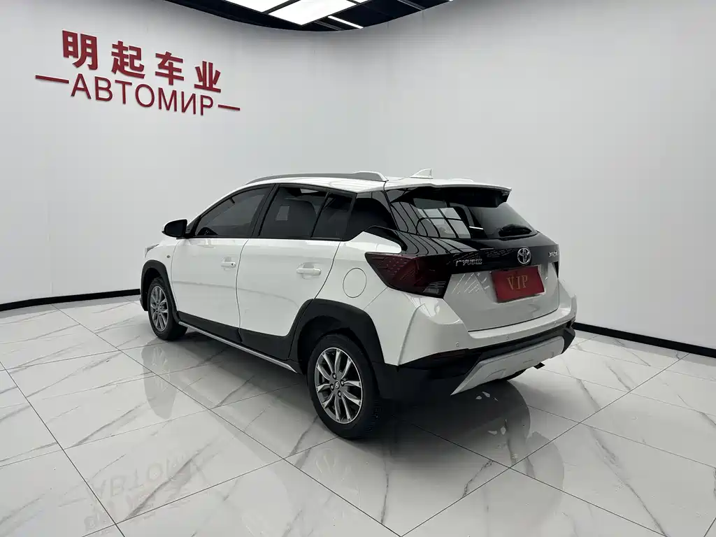 Toyota Yaris L 2022 — фото 8