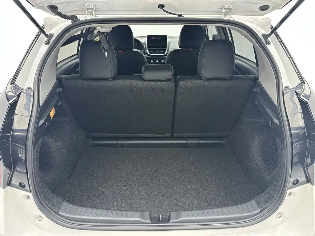 Toyota Yaris L 2022 — фото 16