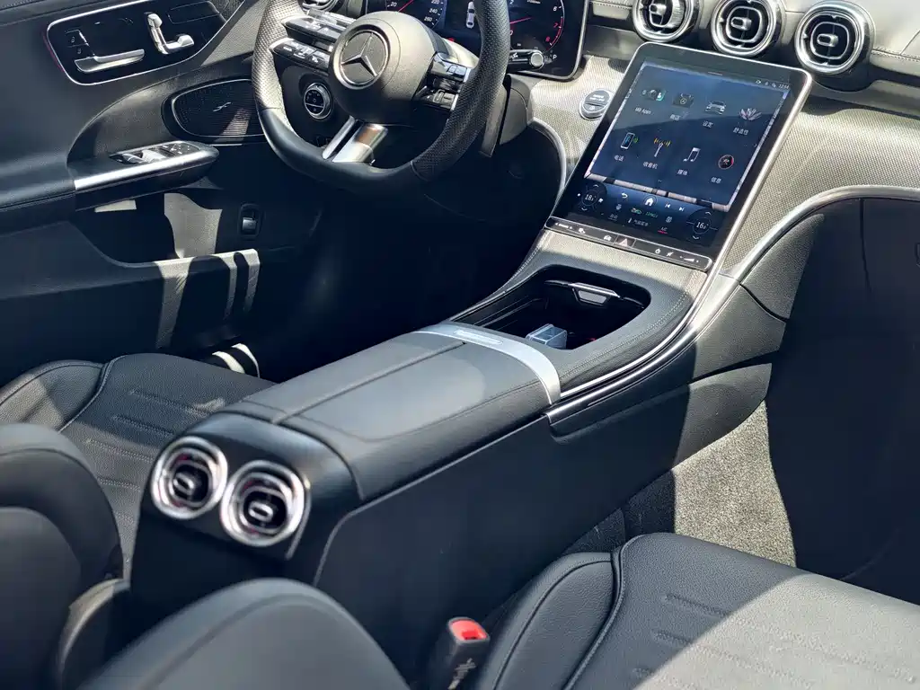 Mercedes-Benz C-Class 2024 — фото 11