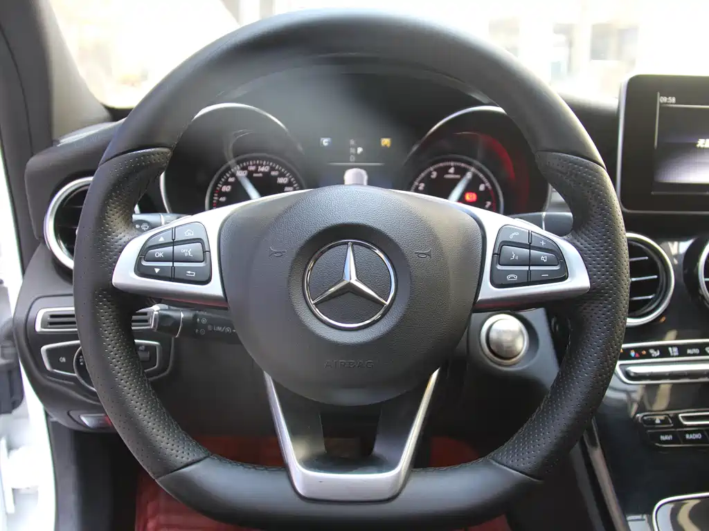 Mercedes-Benz C-Class 2018 — фото 17